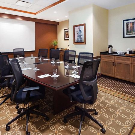 Hilton Garden Inn Montreal Centre-Ville Luaran gambar