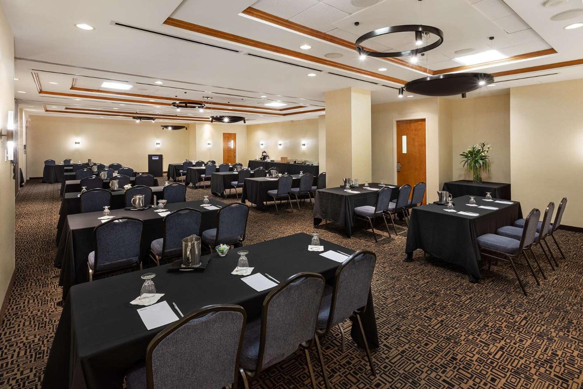 Hilton Garden Inn Montreal Centre-Ville Luaran gambar