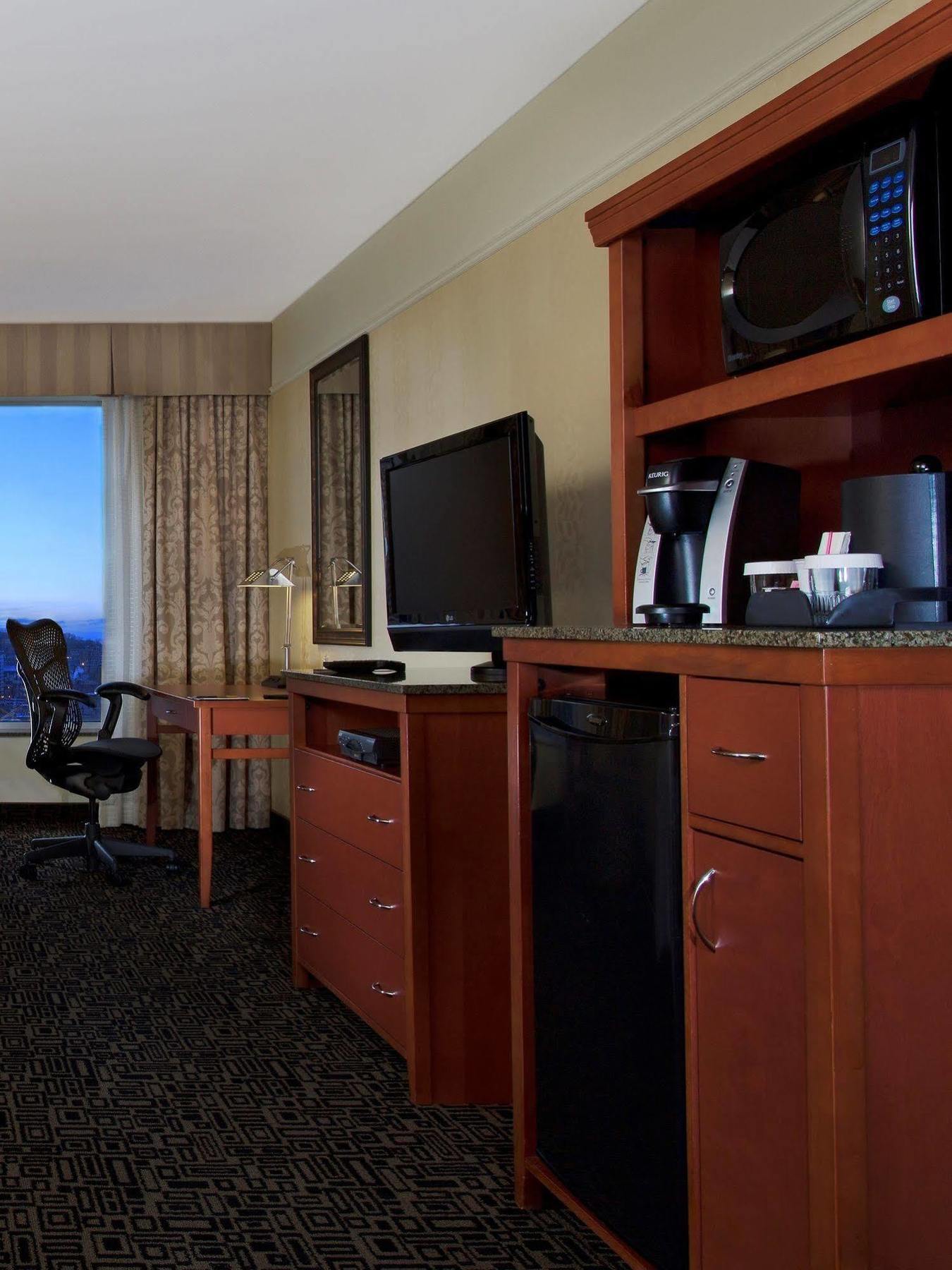 Hilton Garden Inn Montreal Centre-Ville Luaran gambar